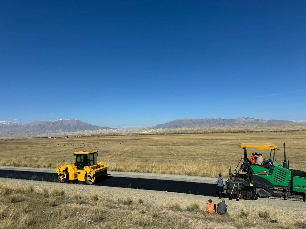 В Нарыне завершили асфальтирование участка автодороги Ат-Башы – Кында – Торугарт изображение публикации