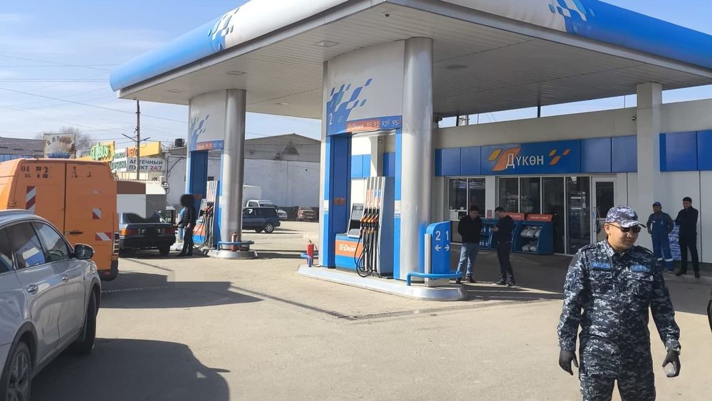 Налоговая служба КР инспектирует заправки – проверяет маркировку ГСМ изображение публикации