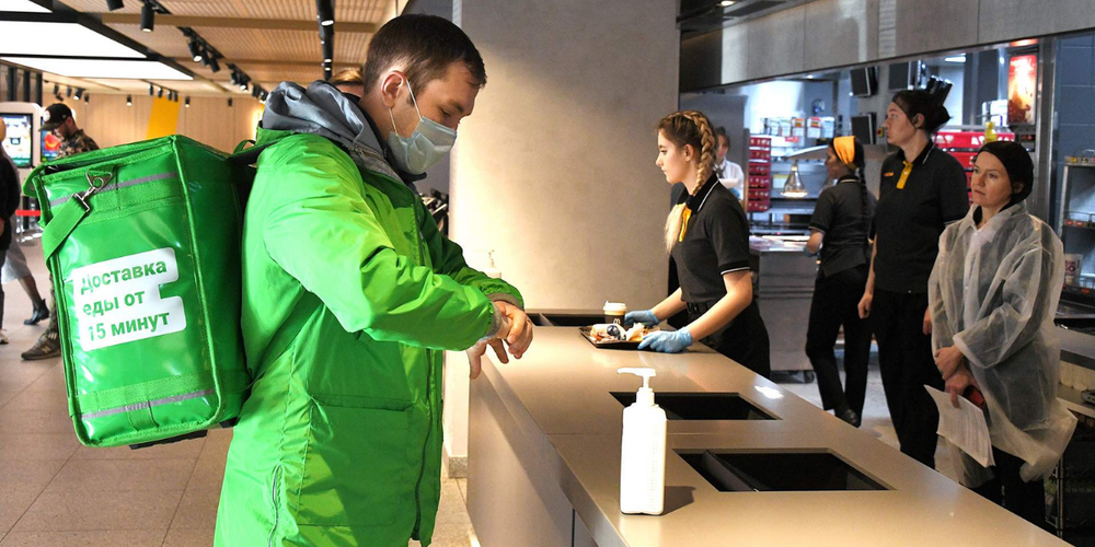 Зарплаты курьеров в Кыргызстане выросли на 18% на фоне высокого спроса на доставку изображение публикации