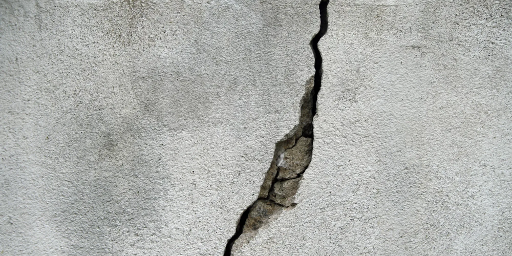 Минстрой проверяет здания после землетрясений и просит сообщать о повреждениях изображение публикации