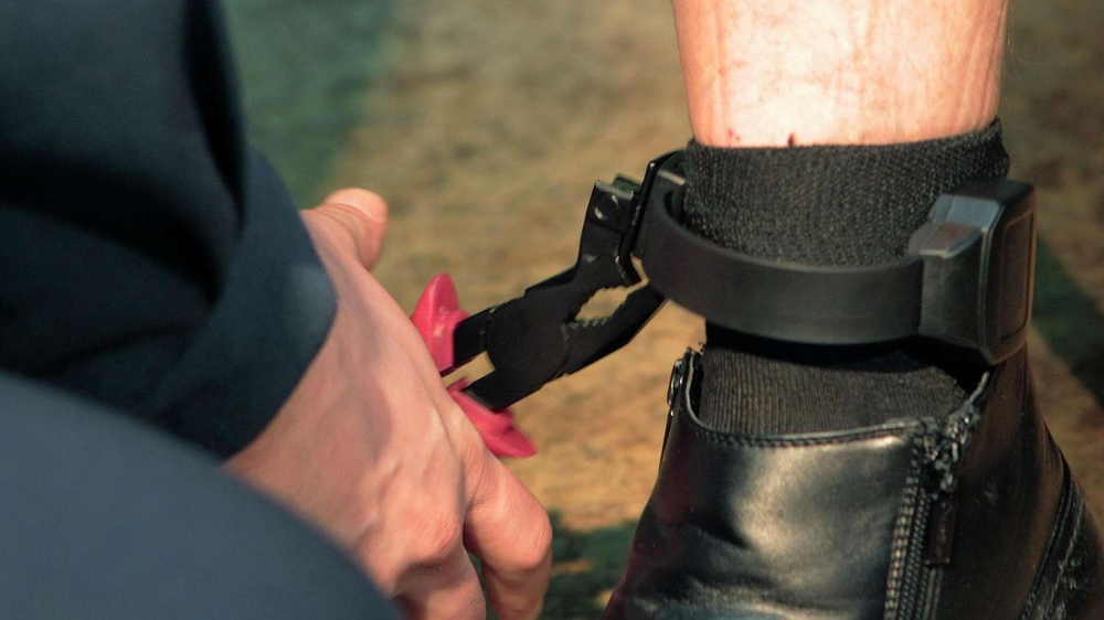 В Кыргызстане предлагают ввести электронные браслеты для борьбы с семейным насилием изображение публикации