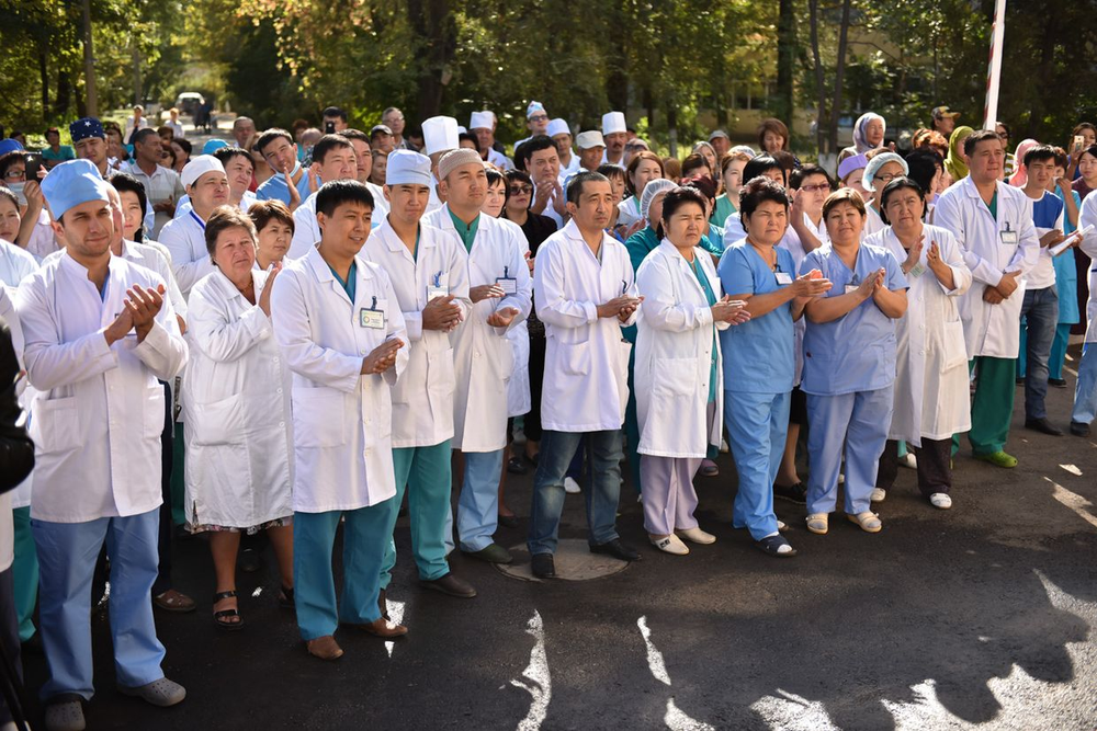 Главврачам госбольниц в КР запретят совмещать работу в частных клиниках – инициативу одобрили в комитете ЖК изображение публикации