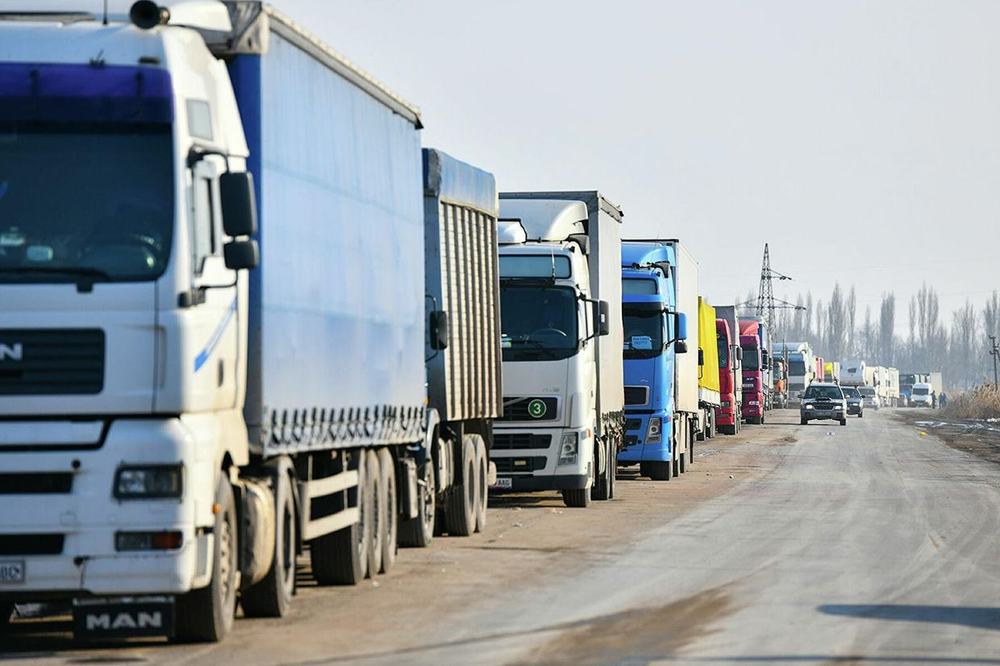 На пункте пропуска «Кызыл-Кия» с 29 ноября внедрят электронную очередь для грузовиков изображение публикации