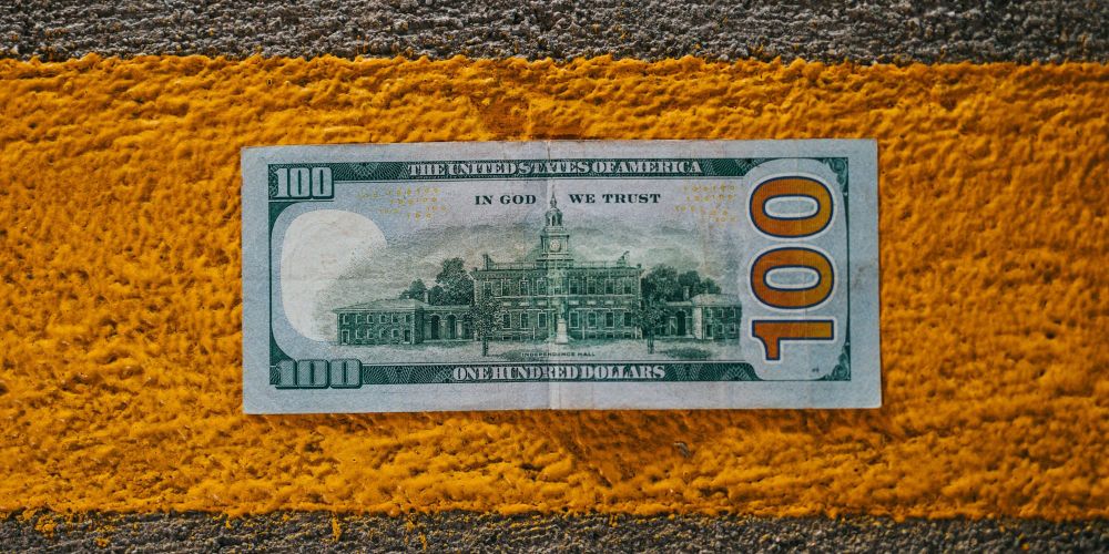 Доллар отыграл падение, евро, рубль и тенге просели — курс Нацбанка на 20 марта изображение публикации