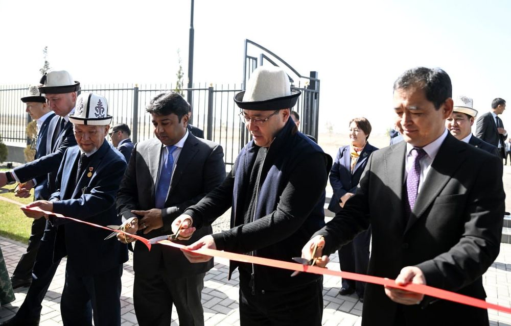 Садыр Жапаров открыл в Баткене учебно-лечебный комплекс КГМА изображение публикации