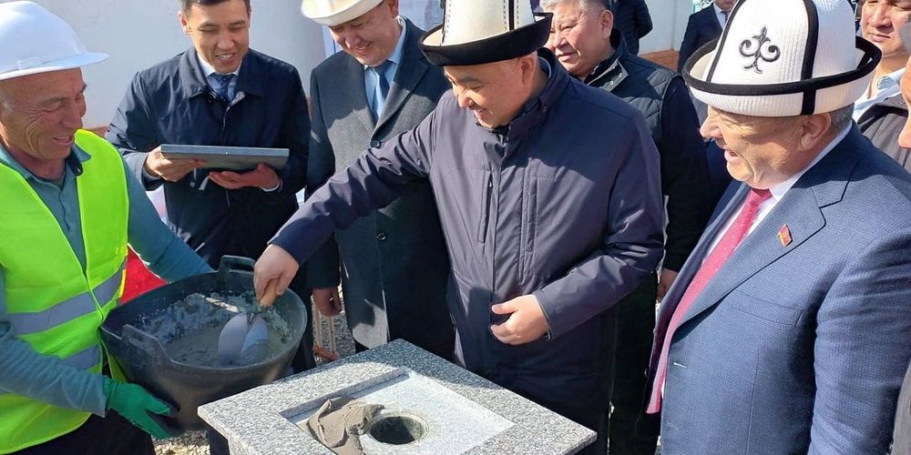 В селе Кызыл-Кырман заложили капсулу под строительство школы за 233 млн сомов изображение публикации