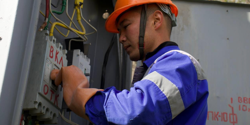 В Айтматовском районе к зиме обслужат более 500 км линий и установят 12.5 тысячи «умных» счетчиков изображение публикации