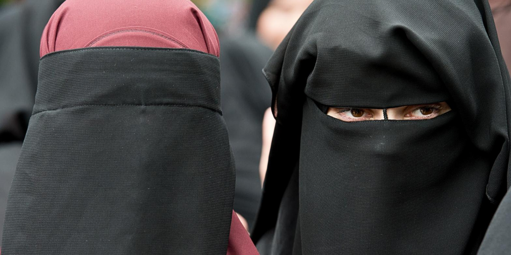 В Кыргызстане будут штрафовать за полное сокрытие лица в общественных местах и госучреждениях изображение публикации