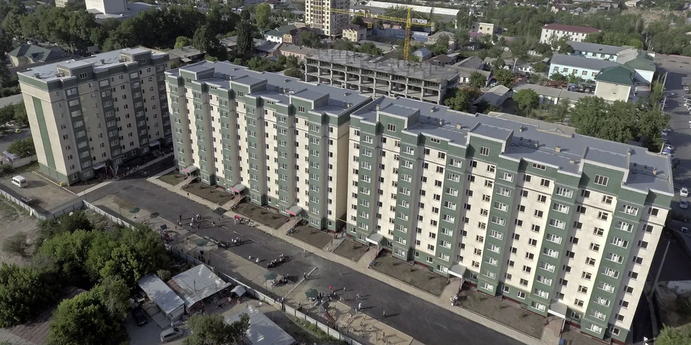 В КР семьи погибших военных смогут выкупить или бесплатно получить жилье — подробности изображение публикации