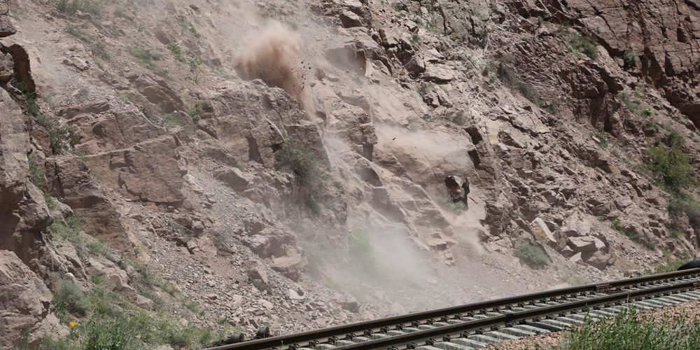 В Боомском ущелье с 28 по 30 апреля временно ограничат движение из-за спуска камней изображение публикации