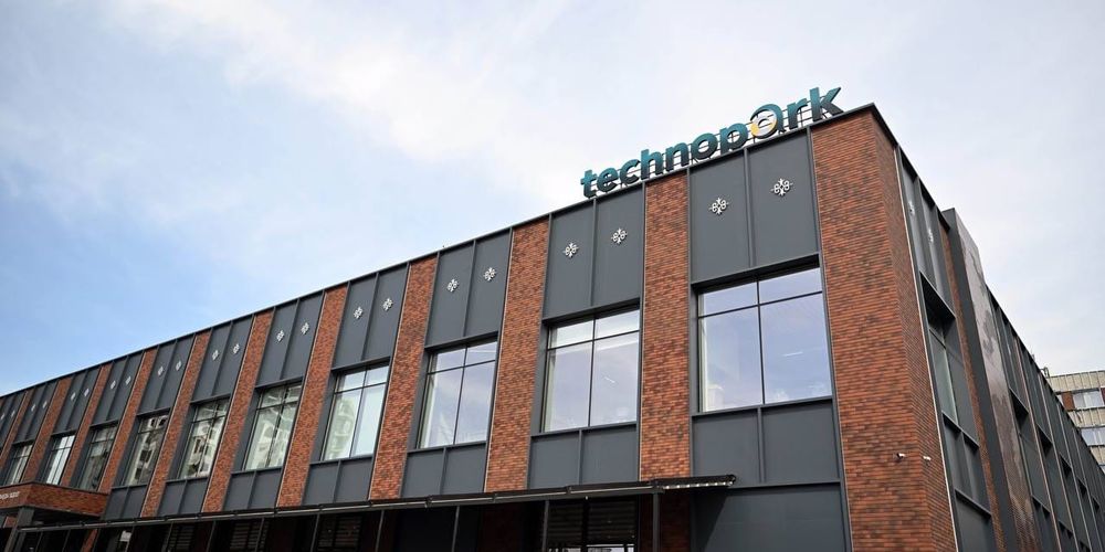 Садыр Жапаров открыл IT-хаб «Технопарк» в Бишкеке площадью 14 тысяч м² изображение публикации