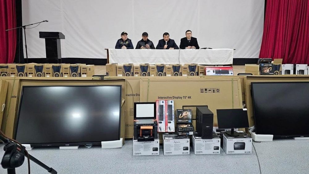 «Альянс Алтын» оснастил 11 школ Таласской области цифровой техникой изображение публикации