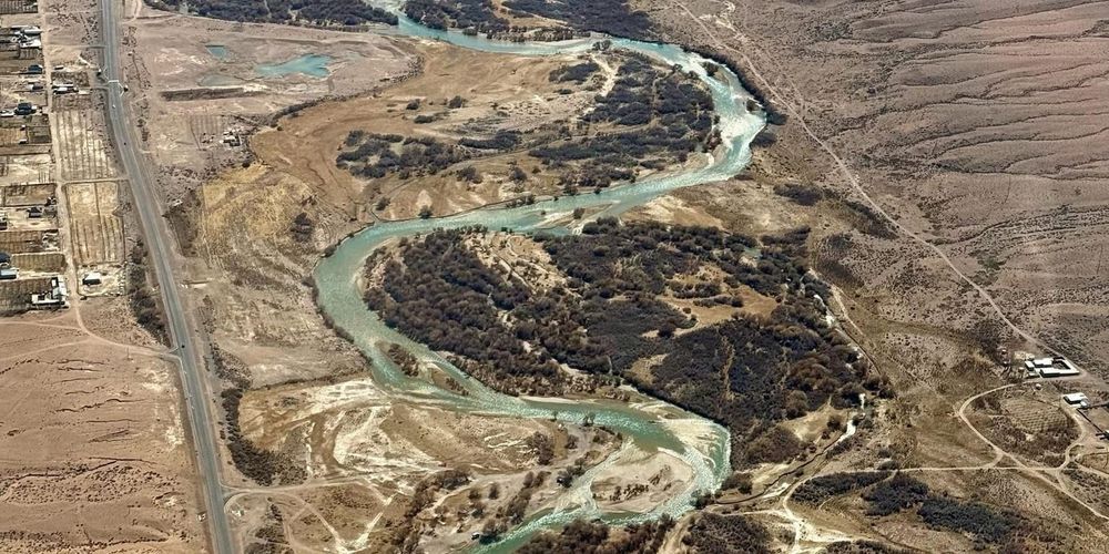 Сотрудники МЧС провели аэровизуальный мониторинг рек и ледников в Чуйской области изображение публикации