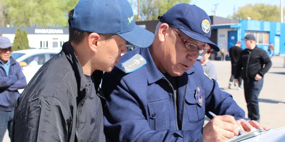 Рейды на дорогах: за две недели Минтранс оштрафовал водителей на 3.5 млн сомов изображение публикации