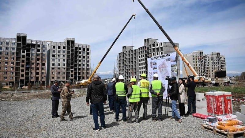 Адылбек Касымалиев проверил строительство ипотечных домов в Караколе и Чолпон-Ате изображение публикации
