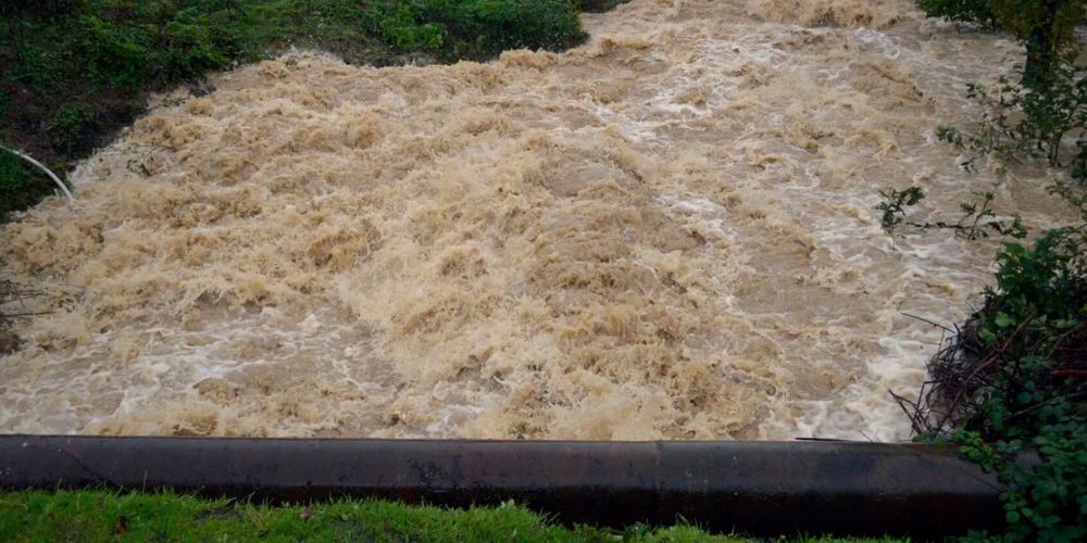 МЧС предупредило о возможных селях в Ошской, Баткенской и Иссык-Кульской областях изображение публикации