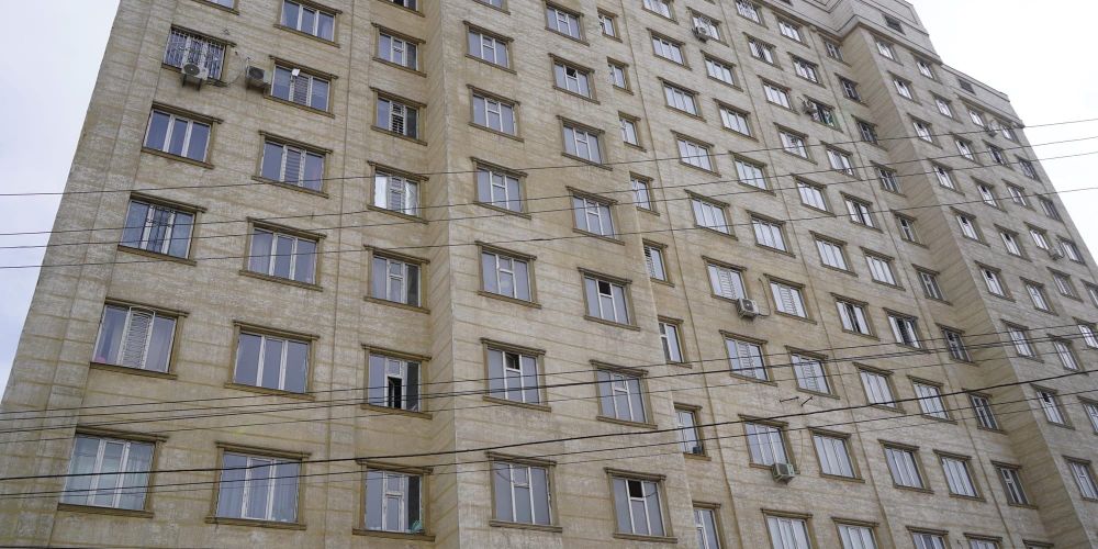 ГАУГИ выставило на торги квартиры, нежилые помещения и участки в Бишкеке и Оше изображение публикации