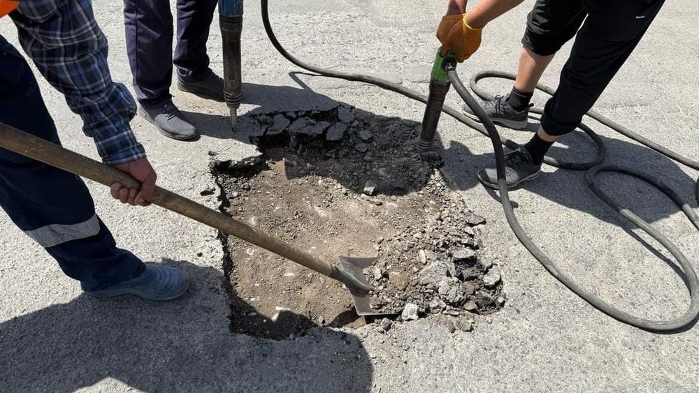 В Бишкеке проводят ямочный ремонт: где уже восстановили покрытие? изображение публикации