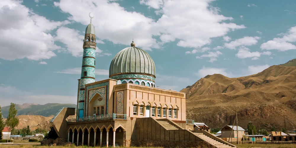В Кыргызстане предлагают ограничить плотность строительства мечетей и храмов изображение публикации