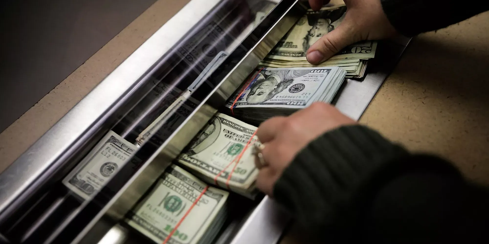 Нацбанк приостановил лицензии двух обменных бюро в Бишкеке изображение публикации