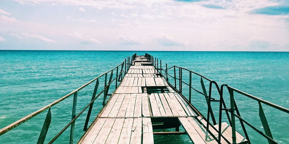 Кабмин КР разрешил электропарные на пирсах Иссык-Куля — что еще можно строить на берегу изображение публикации