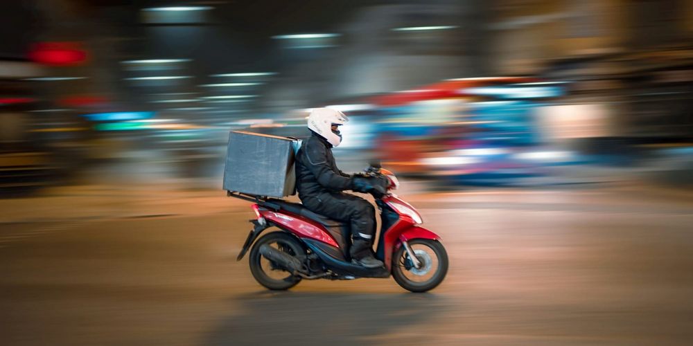 Дастан Бекешев предлагает обязать водителей скоростных скутеров и мопедов получать права изображение публикации
