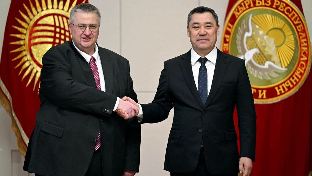 Садыр Жапаров принял вице-премьера РФ Алексея Оверчука — что обсудили? изображение публикации