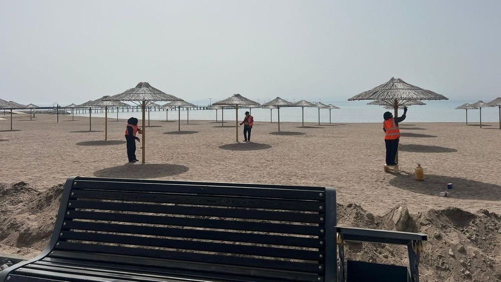 На Иссык-Куле реконструируют пляж «Золотых песков» — Орунтаев проверил ход работ изображение публикации