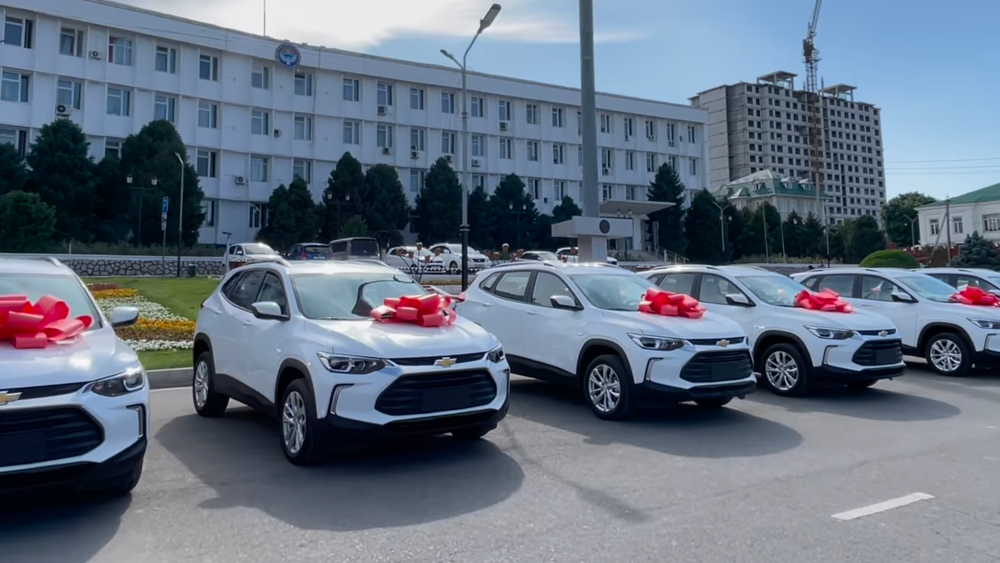 Мэрии Оша подарили шесть новых служебных авто – имена спонсоров не назвали изображение публикации