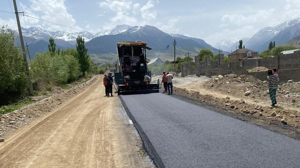 В Иссык-Кульской области асфальтируют участок дороги Барскоон – Ак-Шыйрак изображение публикации