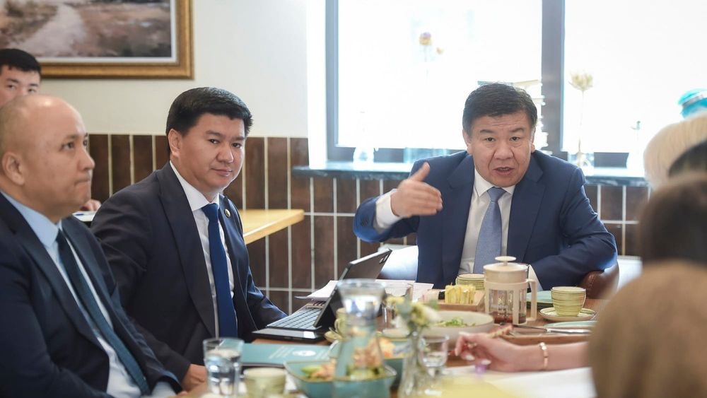 Глава Налоговой службы КР обсудил селлерами маркетплейсов документооборот в E-commerce изображение публикации