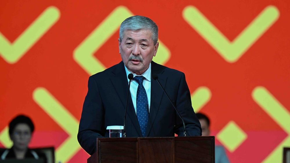 Несмотря на геополитическую неопределенность, банки КР демонстрируют рост — Касымалиев поздравил работников банковской сферы изображение публикации