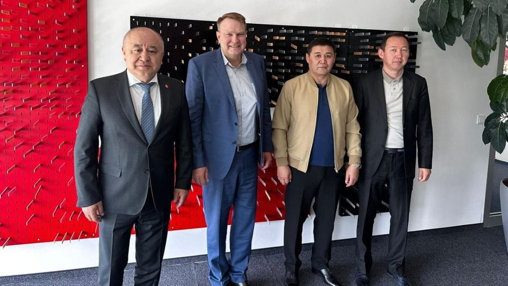 Текебаев и Ташиев договорились с немецкой Grenzebach о строительстве завода по производству гипсокартона изображение публикации