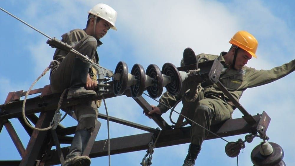 Столичные энергетики готовятся к ОЗП – они отремонтируют 567 км ЛЭП изображение публикации