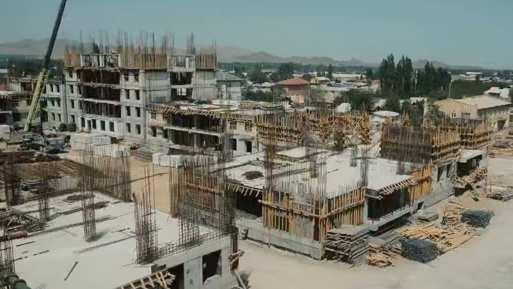 ГИК показал ход строительства жилого комплекса «Асман Резиденс – 1» в Баткене изображение публикации