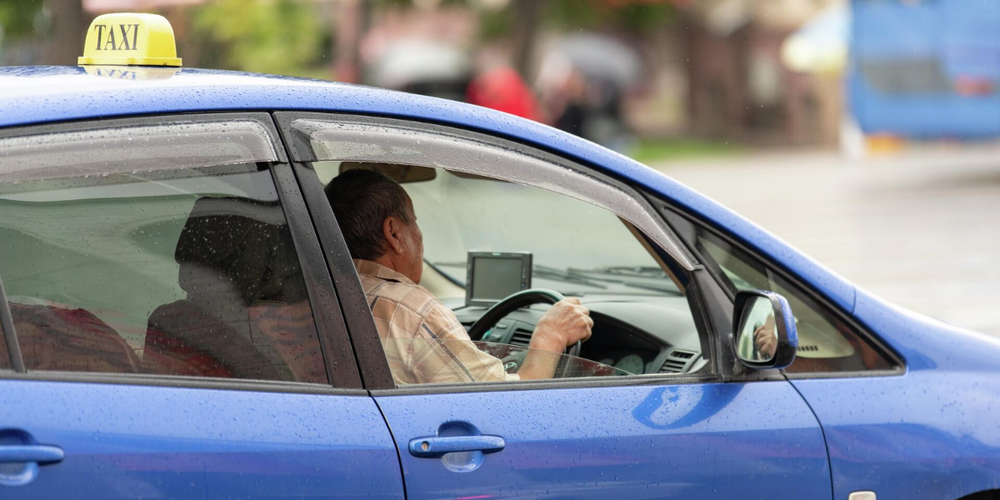 В Кыргызстане вводят лицензирование такси – Жапаров подписал закон изображение публикации