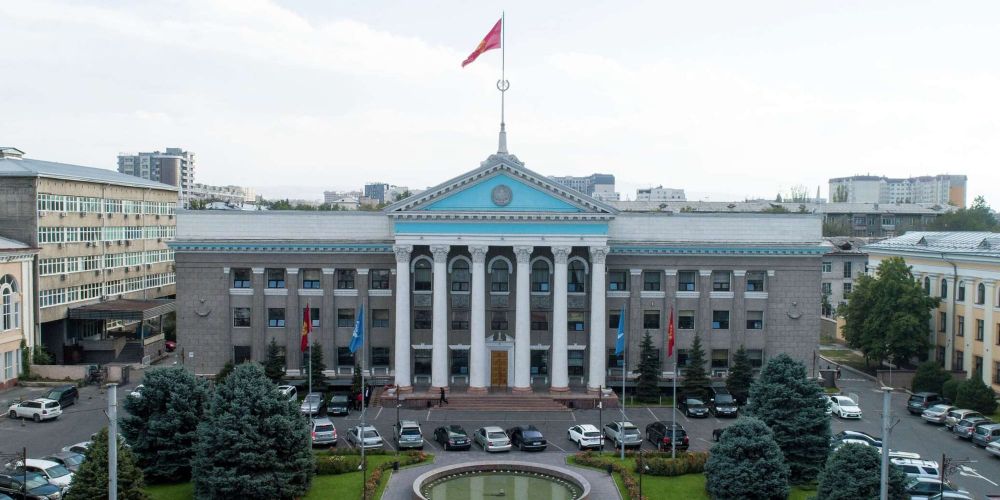 Законы о статусе Бишкека и Оша изменили: мэров будет назначать президент изображение публикации