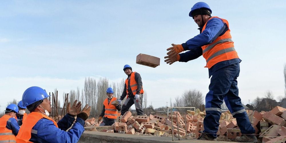 Недвижимость и строительство — лидеры по росту зарплат в Кыргызстане изображение публикации