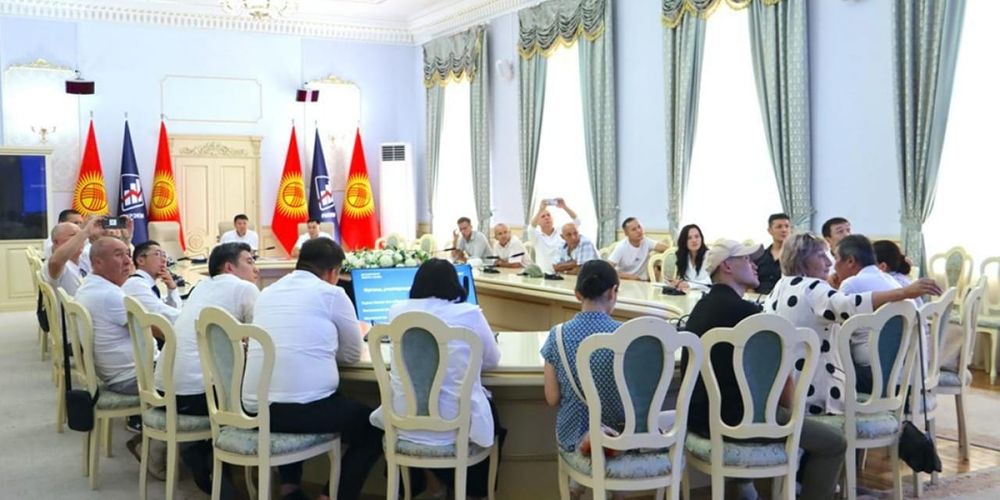 Минэконом обсудил с бизнесом КР новые меры поддержки экспортеров изображение публикации