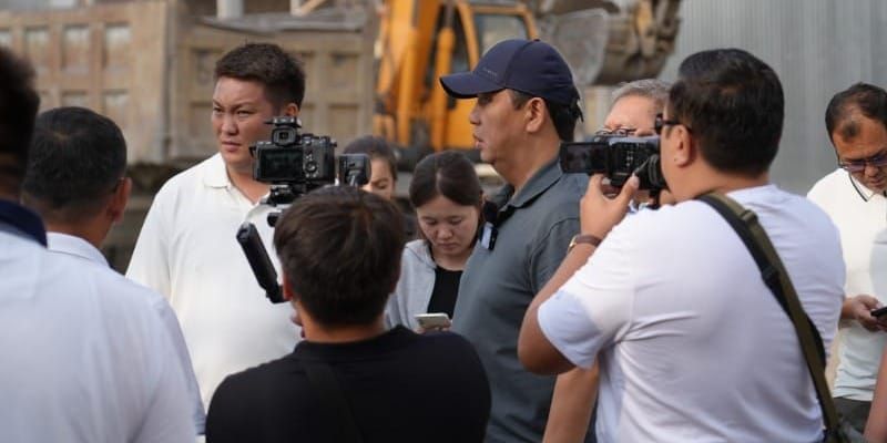 Мэр Джунушалиев проверил ключевые стройки Бишкека в ходе утреннего рейда изображение публикации