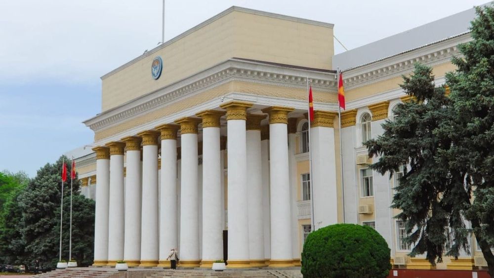 В МИД заявили о намерении обсудить с послом США визовые ограничения для кыргызстанцев изображение публикации