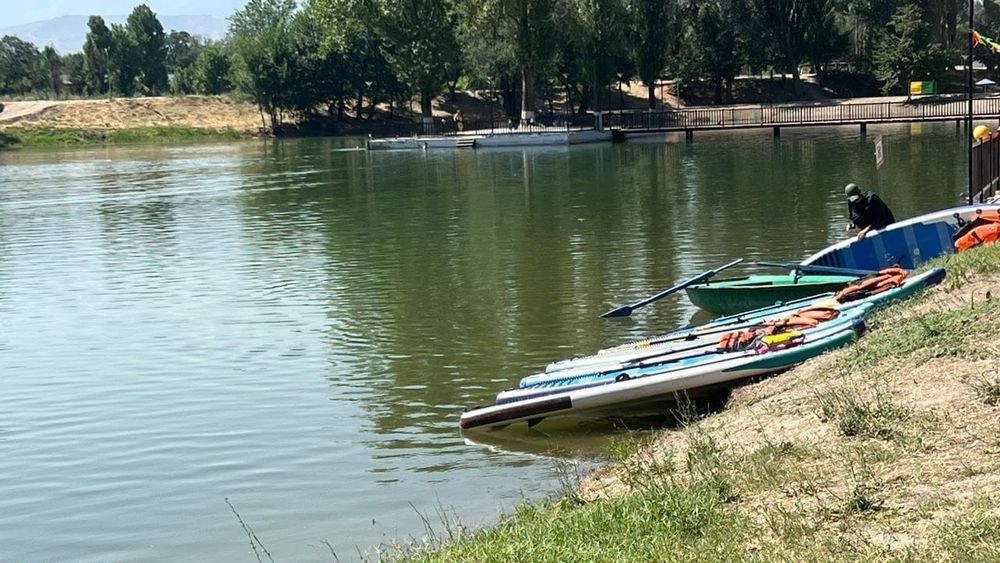 В Бишкеке после реконструкции открыли Комсомольское озеро в Карагачевой роще изображение публикации