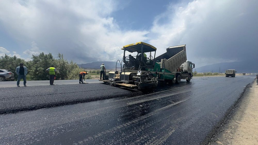 Первый асфальт уложен: как продвигается строительство дороги из Балыкчы в Каракол изображение публикации