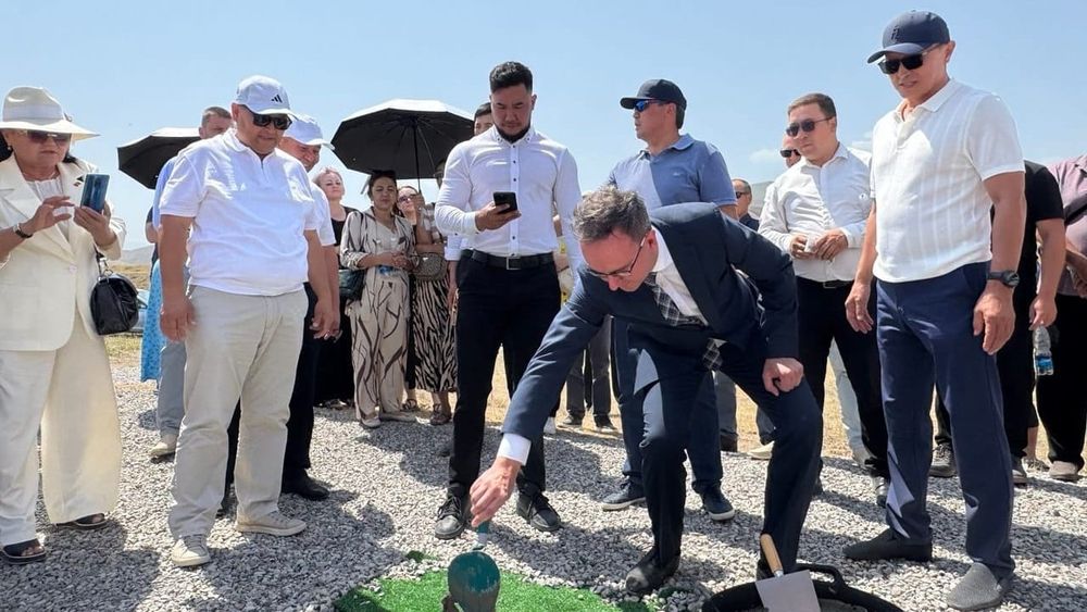 Птицеводческий завод с инкубатором на 13 млн цыплят начали строить в Чуйской области изображение публикации