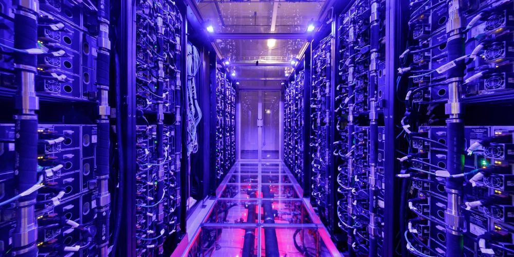 Для развития ИИ: МЦР планирует приобрести суперкомпьютеры на 215 млн сомов изображение публикации