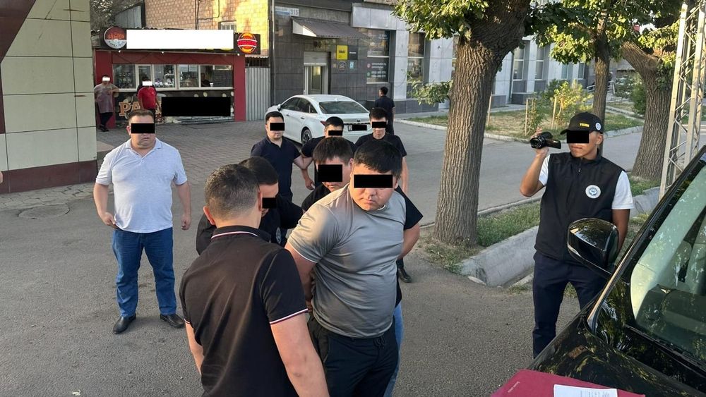 Бывшего сотрудника ГКНБ задержали по делу о легализации мигрантов и мошенничестве изображение публикации