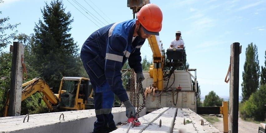 В селе Курменты меняют 13 км проводов и 350 устаревших опор изображение публикации