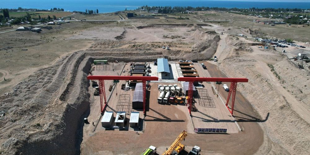 Садыр Жапаров посетил бетонный завод в Иссык-Кульской области изображение публикации