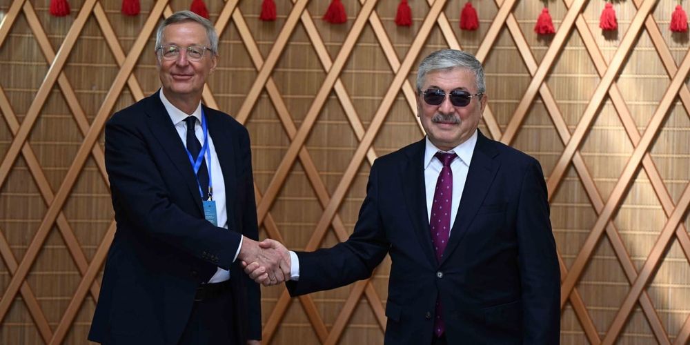 Адылбек Касымалиев обсудил сотрудничество с Восточным комитетом германской экономики изображение публикации