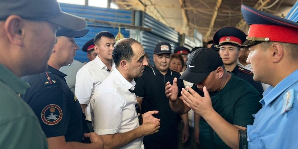 В Бишкеке очищают Ошский рынок от стихийных точек — торговцам предлагают более 1 тысячи рабочих мест изображение публикации